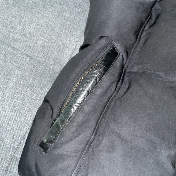 Mackage size small used 🖤🖤 needs minor repair and refresh greatly priced - Picture 5 of 12